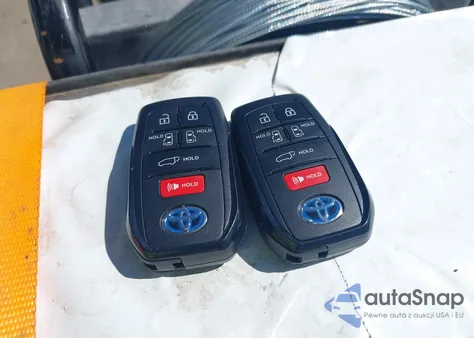 2021 Toyota Sienna Platinum z USA, uszkodzony, nr VIN 5TDESKFCXMS027643